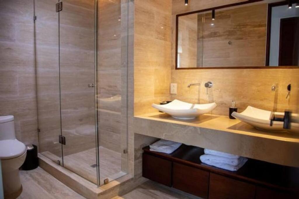 2-bd In Heart Of Apartment *